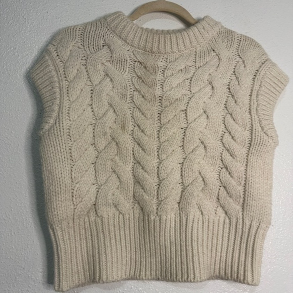 Mint Velvet ivory cable knit sweater vest, Sz XS. Preowned.